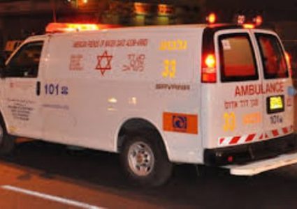 اصابة مواطن دهسته حافلة اسرائيلية غرب بيت لحم