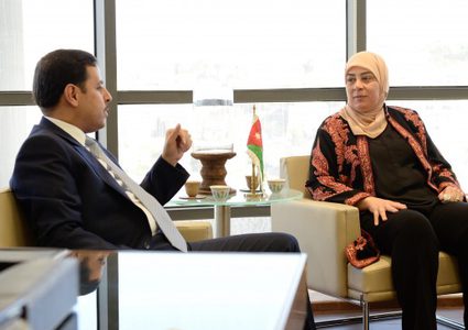 غنام وسفير الأردن يتفقدان المحطة الطبية الأردنية