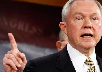 الرئيس الأمريكي يقيل وزير العدل