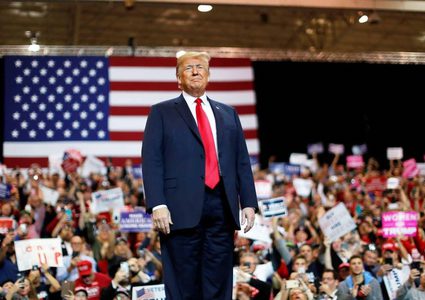 ترامب: سنعمل مع الديمقراطيين ولكن ..