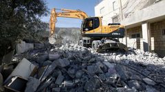 الاحتلال يهدم بناية سكنية في القدس الشرقية