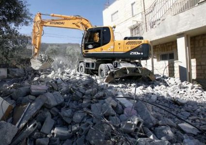 الاحتلال يهدم بناية سكنية في القدس الشرقية