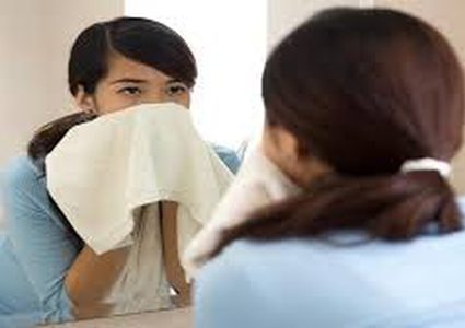 استخدام المنشفة لتجفيف الوجه "عادة مدمرة"