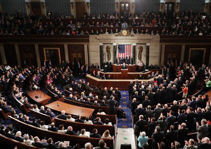 الديمقراطيون يفوزون بأغلبية النواب الأمريكي