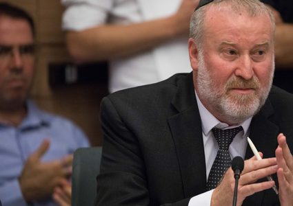 "مندلبليت" يرفض تدخل "شاكيد" في قراراته