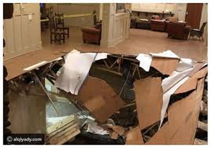 انهياراً أرضياً يطيح بالعشرات في حفل راقص