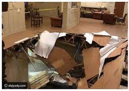 انهياراً أرضياً يطيح بالعشرات في حفل راقص