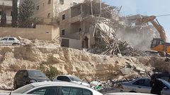 الاحتلال يهدم بناية سكنية بمدينة القدس