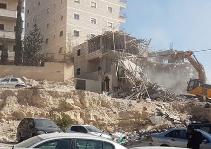 الاحتلال يهدم بناية سكنية بمدينة القدس