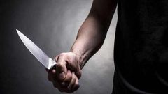 شاب يقتل شقيقته طعناً