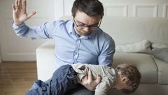 ضرب الأرداف يعزز عدوانية الأطفال وافكار الانتحار