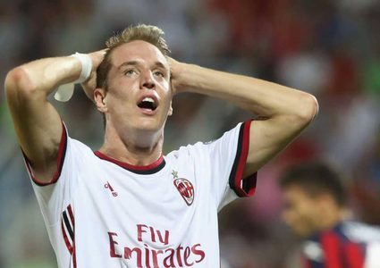 "إهانة الحكم" تكلف مدافع ميلان كثيرا