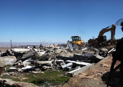 الاحتلال يدمر طريقا زراعية جنوب نابلس