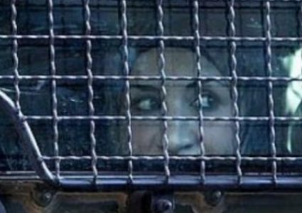 الاحتلال يُمدد اعتقال اسيرة جريحة