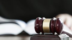 دفن والدته خارج روسيا ليتقاضى معاشها!