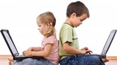 كيف تؤثر الأجهزة الحديثة على نوم الأطفال؟