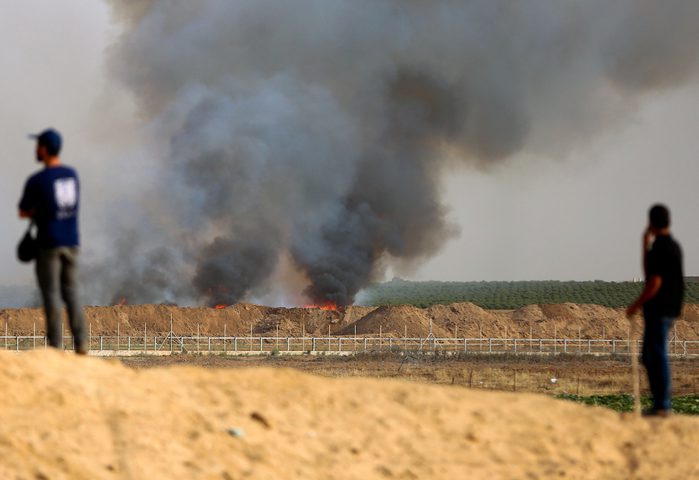 شهيد و37 اصابة بمسيرات العودة رغم الدعوة لسلميتها