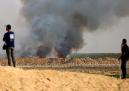 شهيد و37 اصابة بمسيرات العودة رغم الدعوة لسلميتها