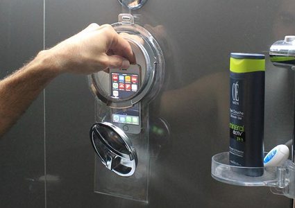 لماذا يجب ألا تأخذ هاتفك الذكي معك إلى الحمام؟