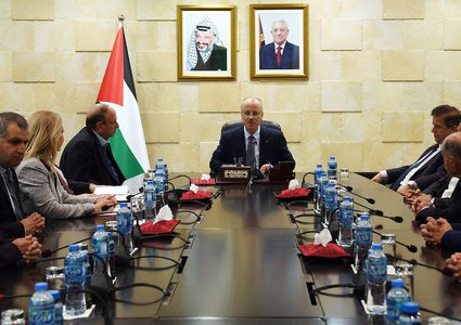 الحكومة تجدد الدعوة لنبذ الانقسام والانحياز لشعبنا