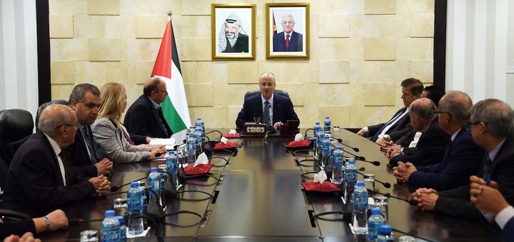 الحكومة تجدد الدعوة لنبذ الانقسام والانحياز لشعبنا