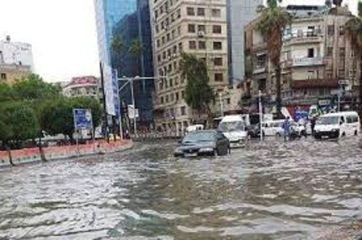 انقاذ عائلات من السيول في عرابة