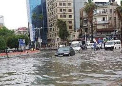انقاذ عائلات من السيول في عرابة