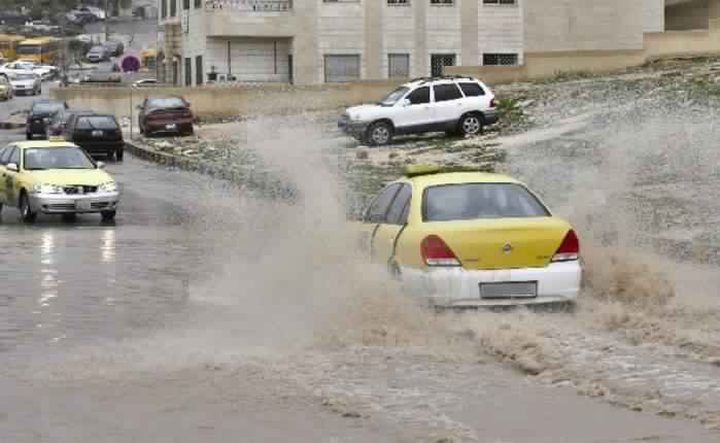 رئيس الوزراء الأردني يقر بالتقصير في قضية السيول