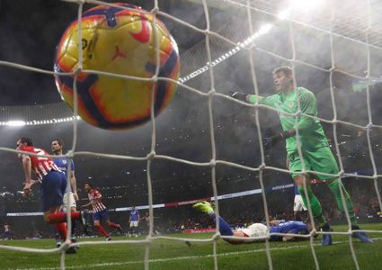 غودين المصاب يقود أتلتيكو لانتصار صعب على بيلباو