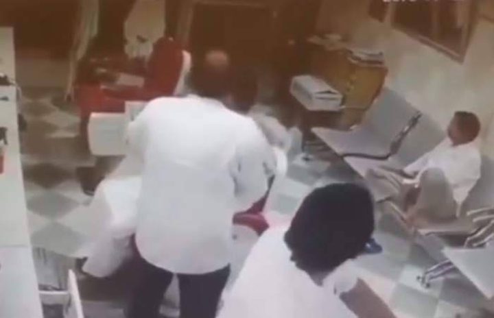 "سعودية" تقتحم صالون حلاقة بسيارة رباعية الدفع!