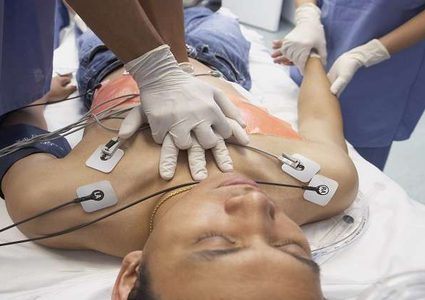 أم يصبح وزنها 30 كغ.. والسبب انتظار صحوة ابنها!