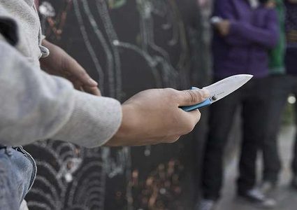 أنقذت من الموت.. تخليص رهينة من براثن مجرم (فيديو)