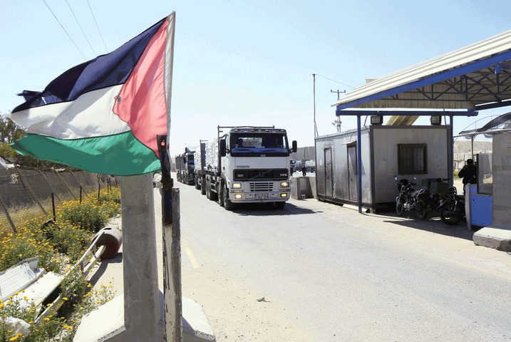 مستوطنون يمنعود شاحنات المحروقات من الوصول لغزة