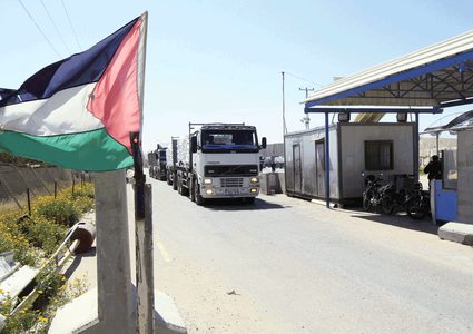 مستوطنون يمنعود شاحنات المحروقات من الوصول لغزة