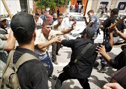 "حماس" تعتقل وتعتدي على عدد من الشبان