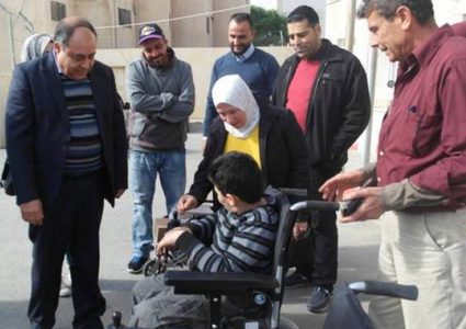 تسليم مكرمة رئاسية لذوي الإعاقة الحركية