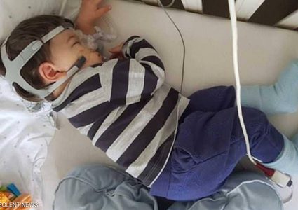 طفل يواجه أصعب خيار بين اليقظة أو الموت