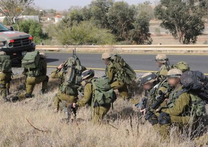 الاحتلال يغلق بعض الطرق القريبة من قطاع غزة