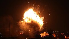 طيران الاحتلال يدمر مبنى فضائية الأقصى في غزة