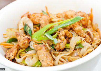 ترياكي نودلز بالدجاج