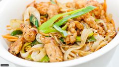 ترياكي نودلز بالدجاج