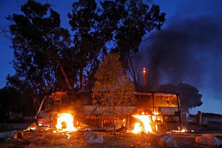 الاحتلال يفتح تحقيقا في حادثة استهداف الحافلة