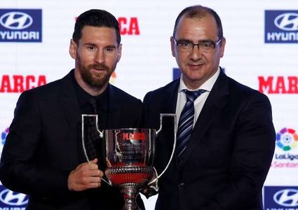 ميسي يتسلم جائزتي ألفريدو دي ستيفانو و"البيتشيتشي"