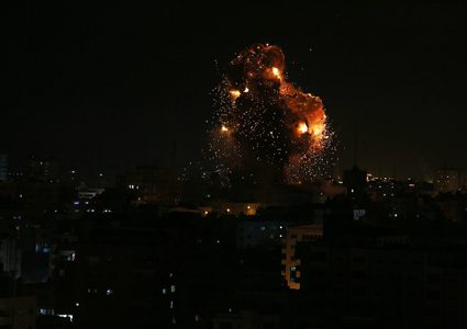 قصف إسرائيلي لمقر فضائية الأقصى غرب غزة