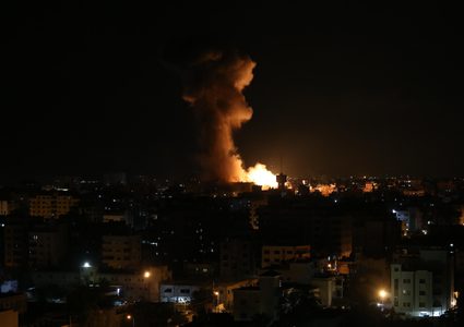 قصف إسرائيلي لمقر فضائية الأقصى غرب غزة