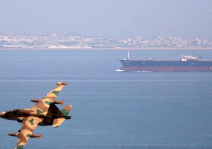 إيران تتعهد بحماية ناقلاتها النفطية