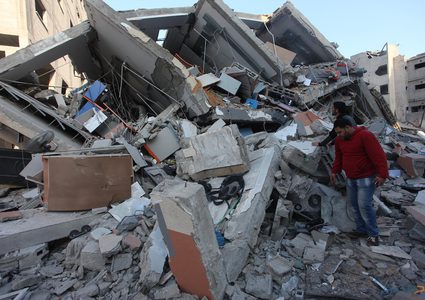 الحكومة تحذر من العدوان الجنوني على غزة