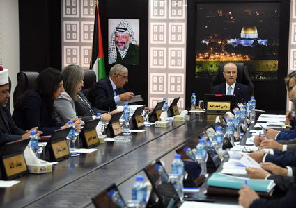 الحكومة تطالب العالم بالتدخل لوقف العدوان