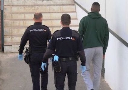 الأمن الإسباني يوقف مغربيين حاولا تهريب مهاجرين