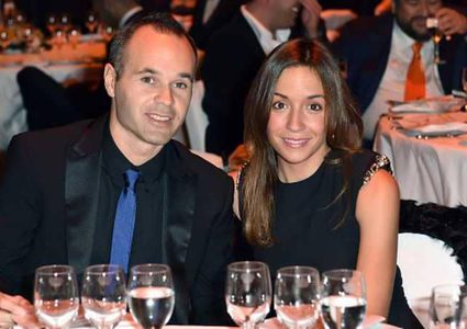 إنييستا يكشف "سر معاناته" مع زوجته